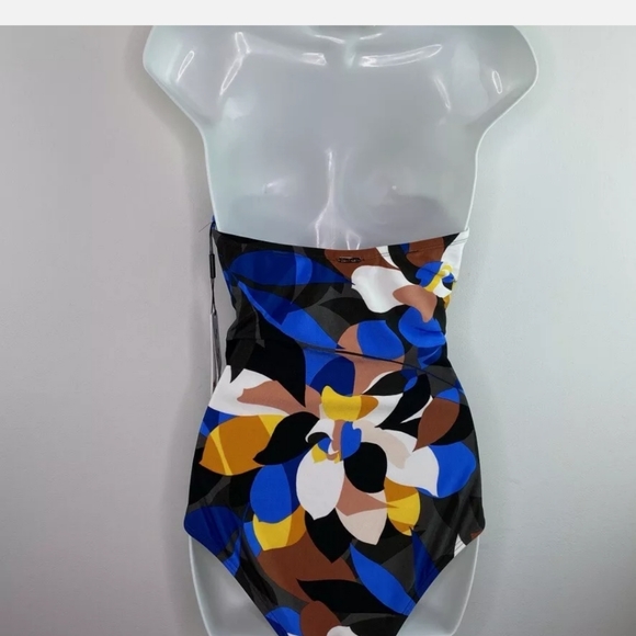 Swimsuit - Picture 3 of 3